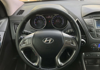 Подержанный автомобиль Hyundai ix35 2014 года (13 фото)