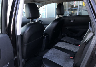 Подержанный автомобиль Nissan Qashqai 2011 года (11 фото)