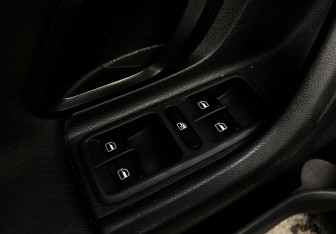 Подержанный автомобиль Skoda Fabia Hatchback 2012 года (12 фото)