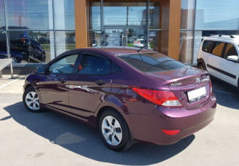 Подержанный автомобиль Hyundai Solaris Sedan 2013 года (7 фото)