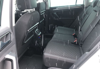 Подержанный автомобиль Volkswagen Tiguan 2018 года (11 фото)