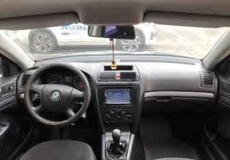 Подержанный автомобиль Skoda Octavia Liftback 2008 года (10 фото)