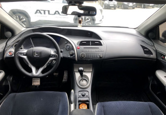Подержанный автомобиль Honda Civic Hatchback 2008 года (10 фото)