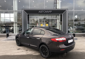 Подержанный автомобиль Renault Fluence 2012 года (7 фото)