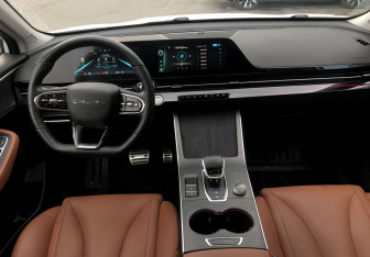 Подержанный автомобиль Omoda C5 2022 года (10 фото)