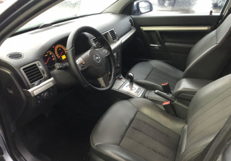 Подержанный автомобиль Opel Vectra Liftback 2007 года (9 фото)