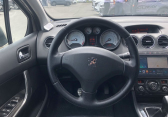 Подержанный автомобиль Peugeot 408 2013 года (12 фото)