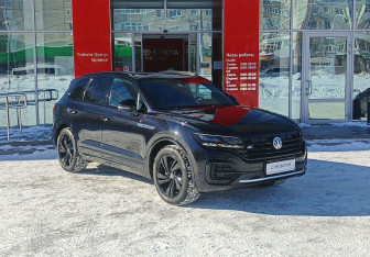 Подержанный автомобиль Volkswagen Touareg 2020 года (3 фото)