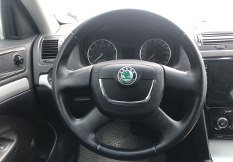 Подержанный автомобиль Skoda Octavia Liftback 2012 года (12 фото)