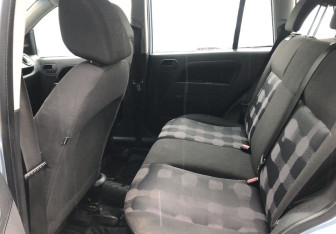 Подержанный автомобиль Ford Fusion 2006 года (11 фото)