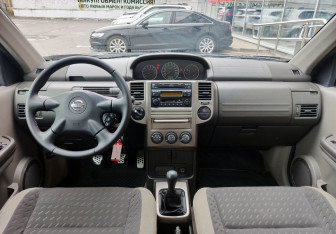Подержанный автомобиль Nissan X-Trail 2004 года (15 фото)