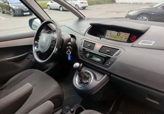 Подержанный автомобиль Citroen C4 Picasso 2011 года (14 фото)