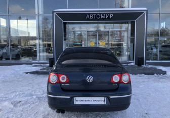 Подержанный автомобиль Volkswagen Passat Sedan 2006 года (6 фото)