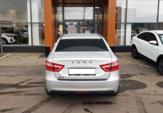 Подержанный автомобиль LADA (ВАЗ) Vesta Sedan 2018 года (6 фото)