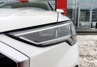 Подержанный автомобиль Audi Q3 2021 года (9 фото)