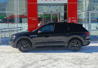 Подержанный автомобиль Volkswagen Touareg 2020 года (8 фото)