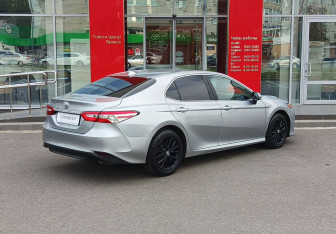 Подержанный автомобиль Toyota Camry Sedan 2020 года (5 фото)