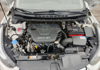 Подержанный автомобиль Hyundai Elantra Sedan 2015 года (11 фото)