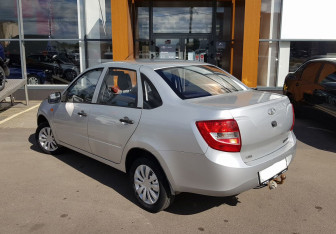 Подержанный автомобиль LADA (ВАЗ) Granta Sedan 2012 года (7 фото)