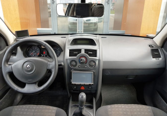 Подержанный автомобиль Renault Megane Sedan 2007 года (11 фото)