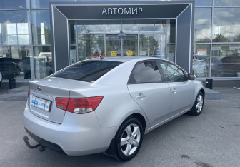 Подержанный автомобиль Kia Cerato Sedan 2011 года (5 фото)