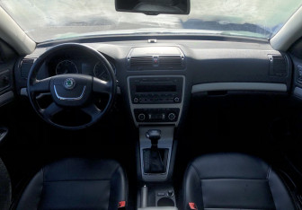 Подержанный автомобиль Skoda Octavia Liftback 2013 года (11 фото)