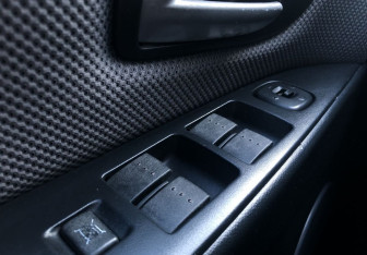 Подержанный автомобиль Mazda 3 Sedan 2006 года (13 фото)