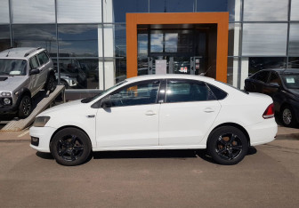 Подержанный автомобиль Volkswagen Polo Sedan 2018 года (8 фото)