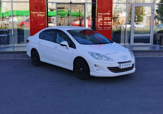 Подержанный автомобиль Peugeot 408 2014 года (3 фото)