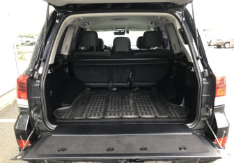 Подержанный автомобиль Toyota Land Cruiser Suv 2020 года (9 фото)