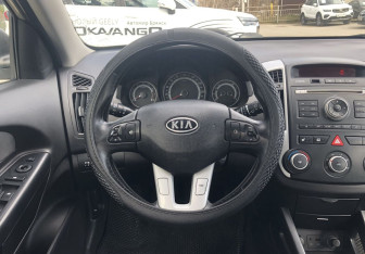 Подержанный автомобиль Kia Ceed Wagon 2010 года (12 фото)