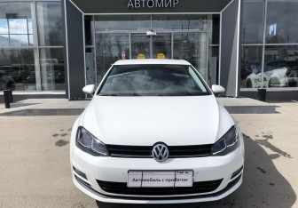 Подержанный автомобиль Volkswagen Golf Hatchback 2013 года (2 фото)