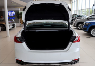 Новый Toyota Camry Sedan 2025 (7 фото)