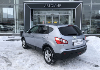 Подержанный автомобиль Nissan Qashqai 2013 года (7 фото)