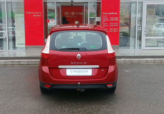 Подержанный автомобиль Renault Scenic 2011 года (6 фото)
