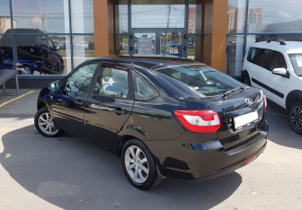 Подержанный автомобиль LADA (ВАЗ) Granta Liftback 2015 года (7 фото)