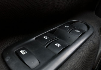 Подержанный автомобиль Renault Megane Sedan 2008 года (12 фото)