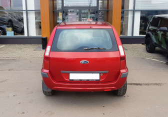 Подержанный автомобиль Ford Fusion 2007 года (6 фото)