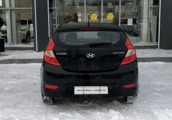Подержанный автомобиль Hyundai Solaris Hatchback 2014 года (6 фото)