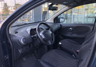 Подержанный автомобиль Nissan Note 2007 года (9 фото)