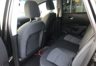 Подержанный автомобиль Nissan Qashqai 2013 года (11 фото)