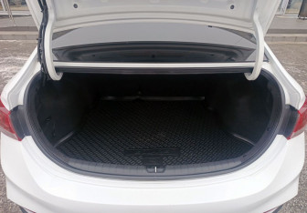 Подержанный автомобиль Hyundai Solaris Sedan 2019 года (12 фото)