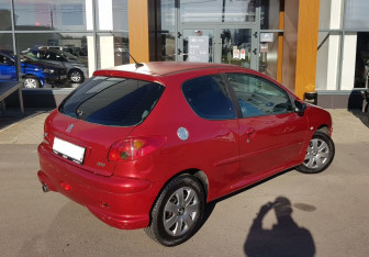 Подержанный автомобиль Peugeot 206 Hatchback 2007 года (5 фото)