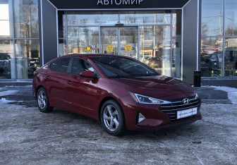 Подержанный автомобиль Hyundai Elantra Sedan 2018 года (3 фото)