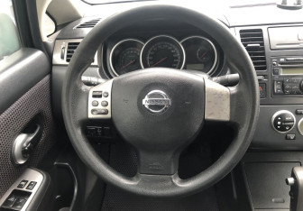 Подержанный автомобиль Nissan Tiida Sedan 2011 года (12 фото)