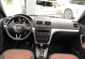 Подержанный автомобиль Skoda Yeti 2014 года (10 фото)
