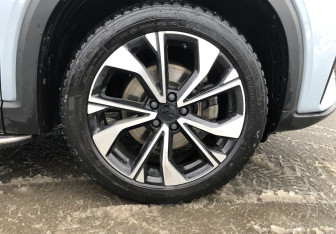 Подержанный автомобиль Geely Tugella 2021 года (14 фото)