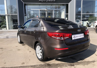 Подержанный автомобиль Kia Rio Sedan 2015 года (7 фото)