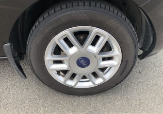 Подержанный автомобиль Ford Fusion 2007 года (14 фото)