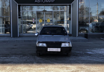 Подержанный автомобиль LADA (ВАЗ) 2109 Hatchback 2003 года (2 фото)